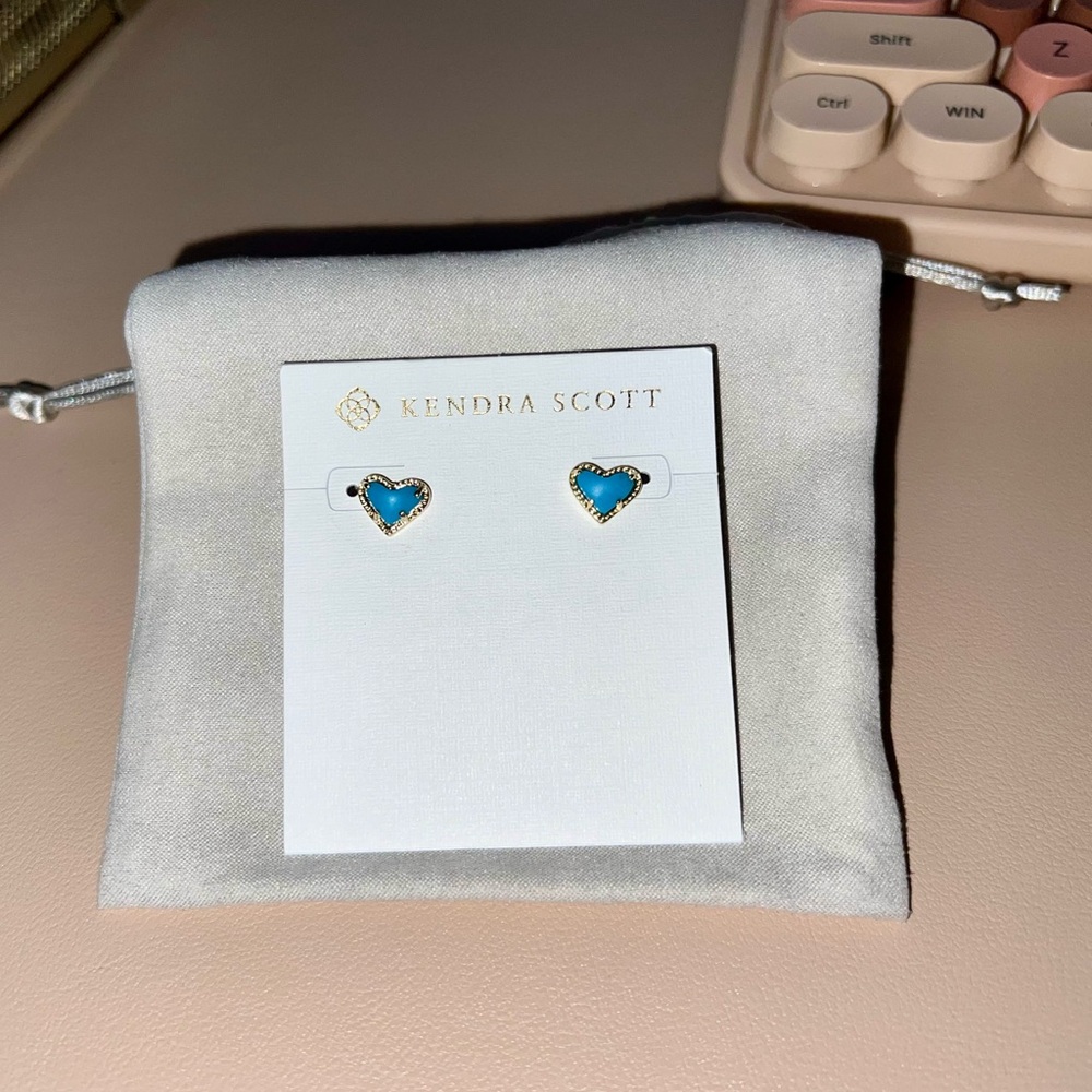 Kendra Scott Ari Heart Earrings